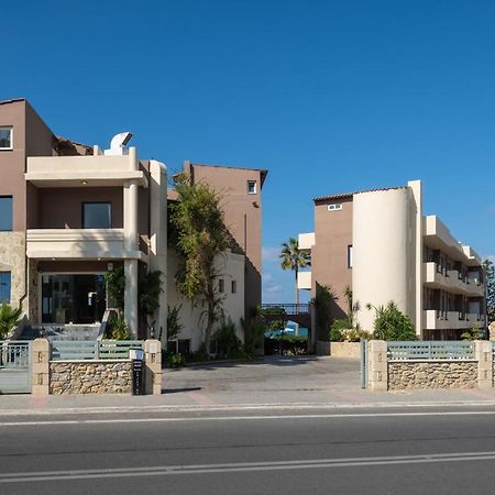 Hotel Haris On The Beach Agia Marina Exteriér fotografie