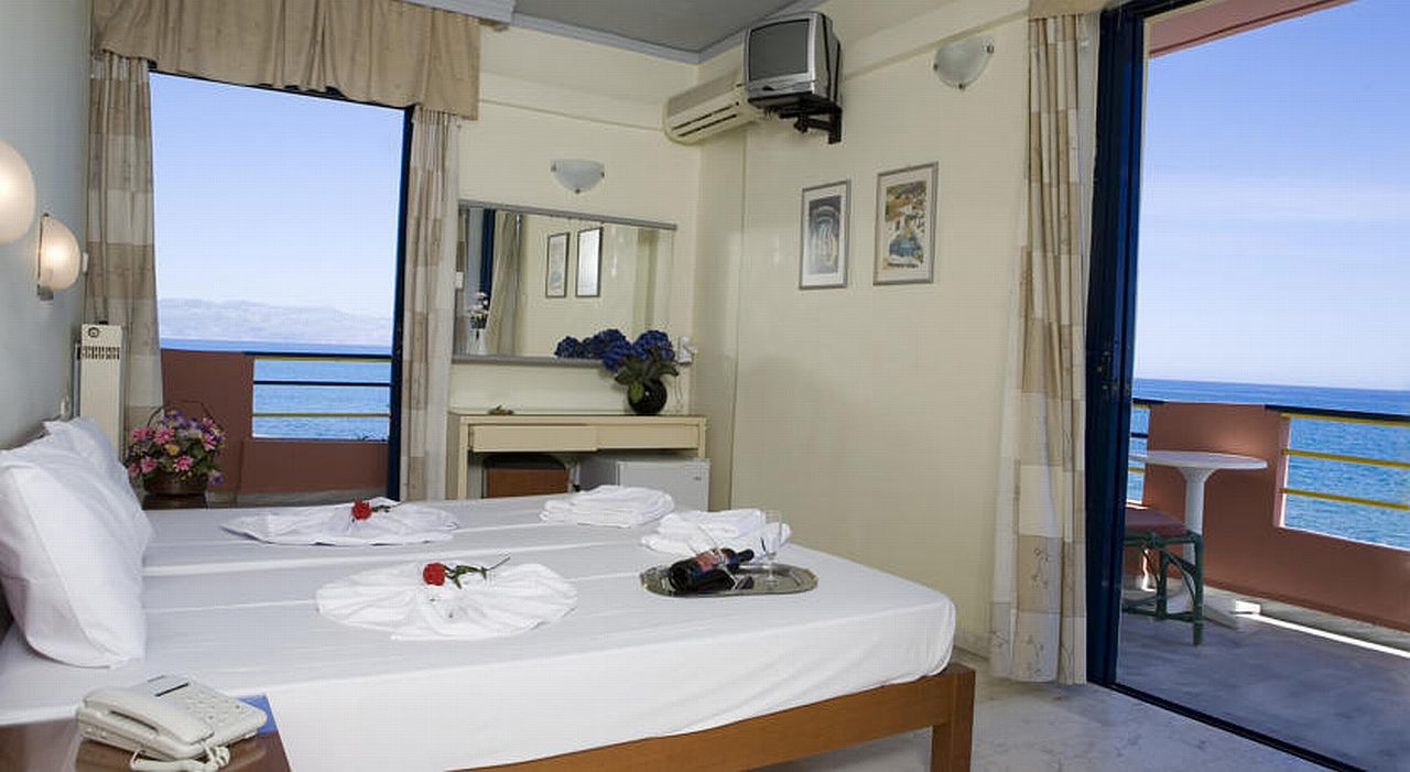 Hotel Haris On The Beach Agia Marina Exteriér fotografie