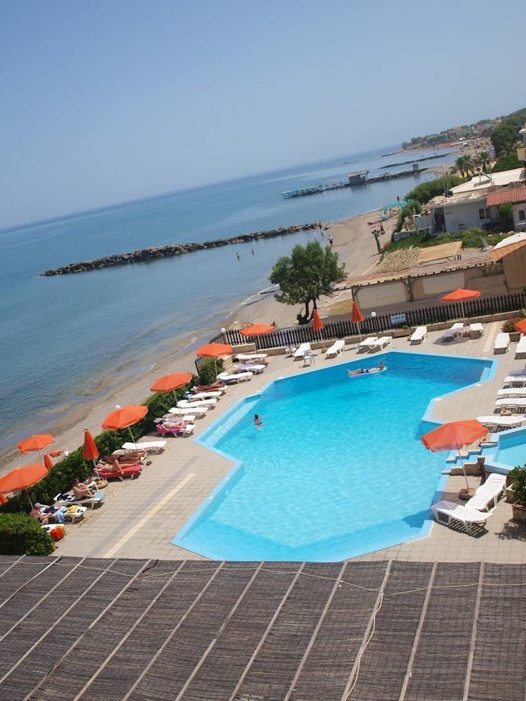 Hotel Haris On The Beach Agia Marina Exteriér fotografie
