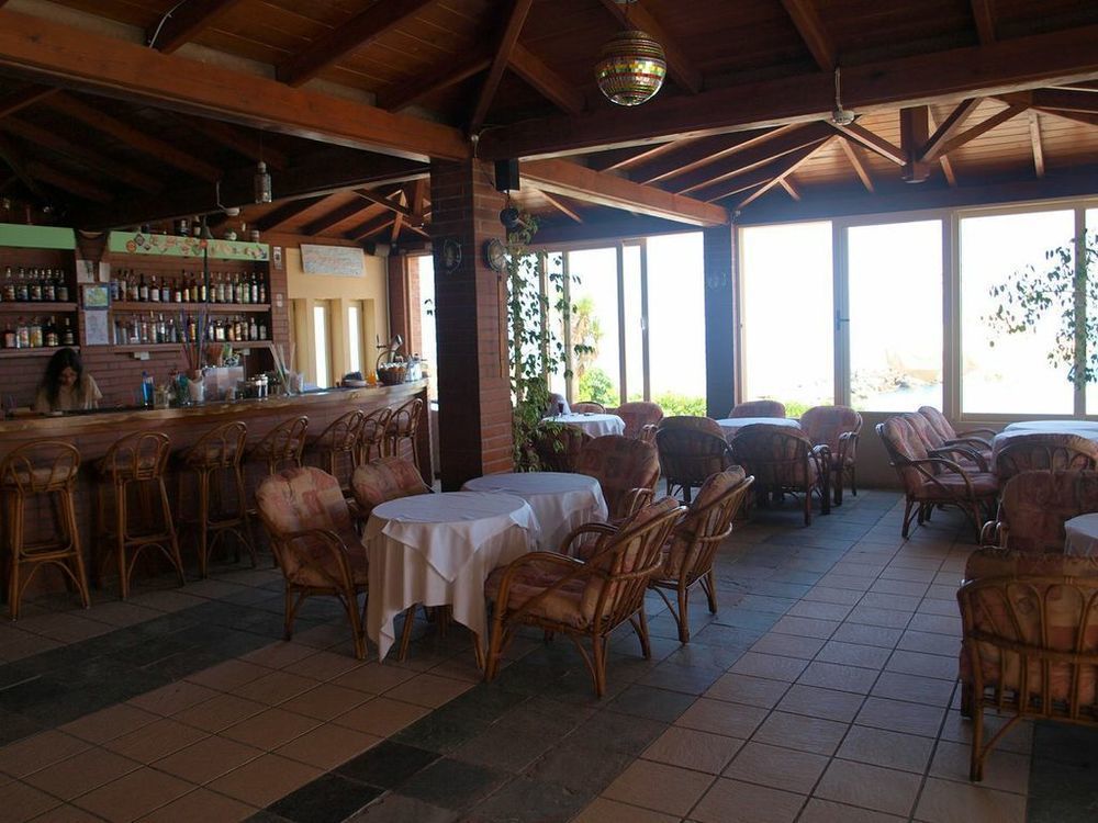 Hotel Haris On The Beach Agia Marina Exteriér fotografie