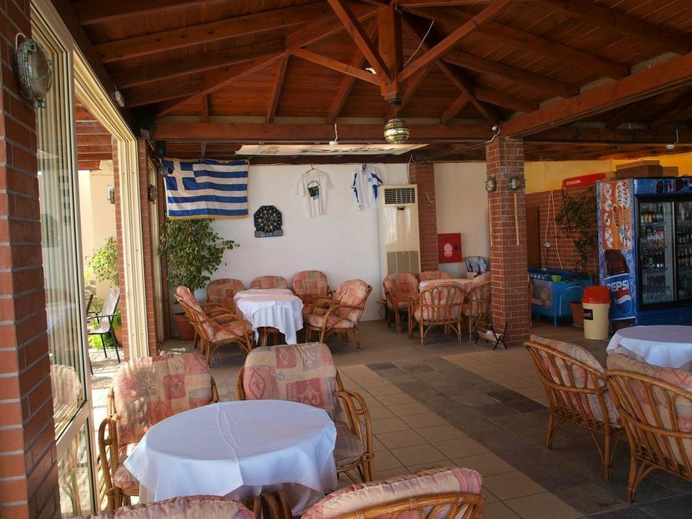 Hotel Haris On The Beach Agia Marina Exteriér fotografie
