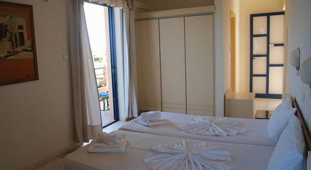 Hotel Haris On The Beach Agia Marina Exteriér fotografie