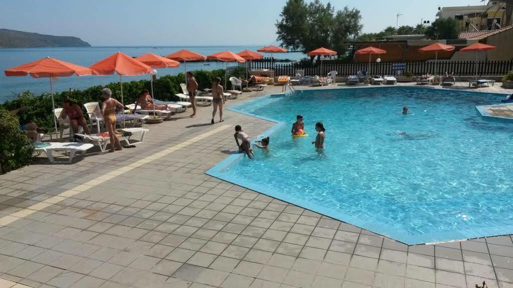 Hotel Haris On The Beach Agia Marina Exteriér fotografie
